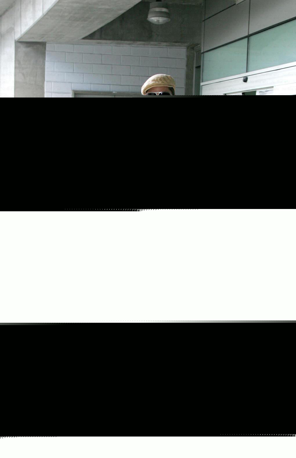 Брэд Питт. Аэропорт JFK.